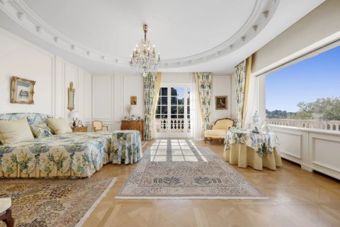 6 bedrooms Villa in Antibes, France No. 80629 15