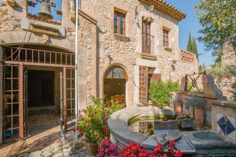4 bedrooms House in Girona, Spain No. 25359