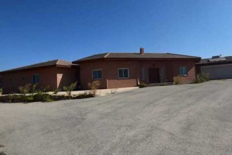 Дом с 7 спальнями в Палеометохо, Кипр №39659 1