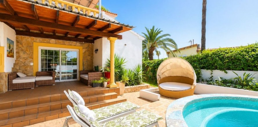 4 bedrooms Villa in Denia, Spain No. 129088