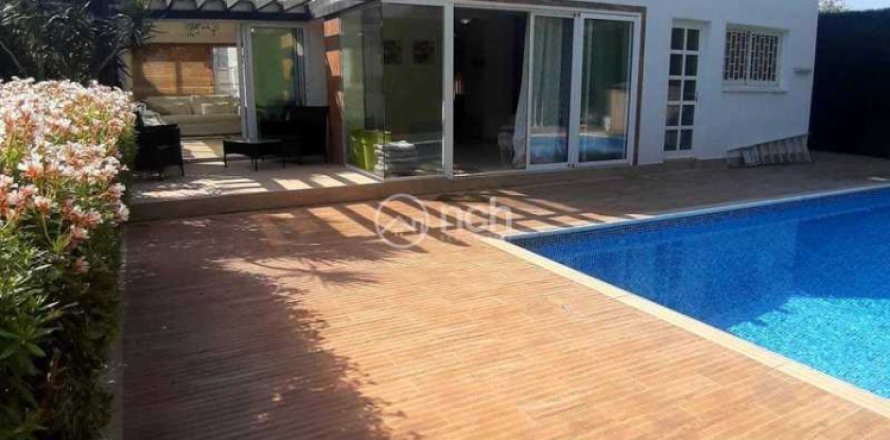 4 bedrooms House in Limassol, Cyprus No. 32079