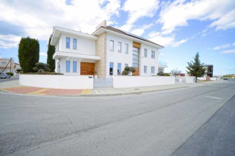 5 dormitorios House en Dromolaxia, Cyprus No. 31433 1