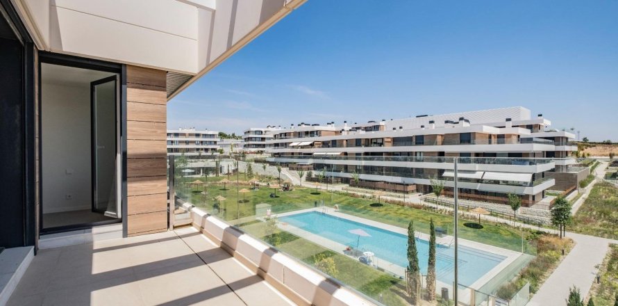 4 bedrooms Apartment in Madrid, Spain No. 116971