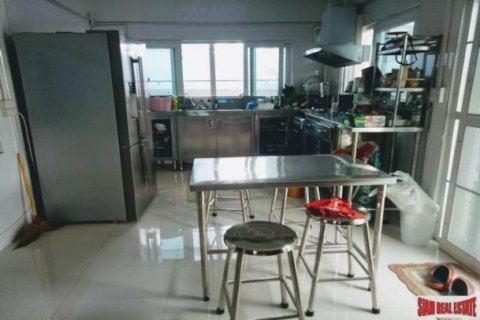 5 bedrooms House in Bangkok, Thailand No. 96046 11