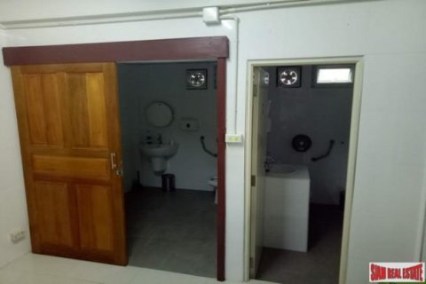 5 bedrooms House in Bangkok, Thailand No. 96046 10