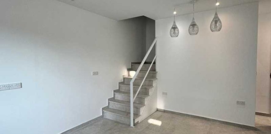 Дом с 2 спальнями в Лимассол, Кипр №76413