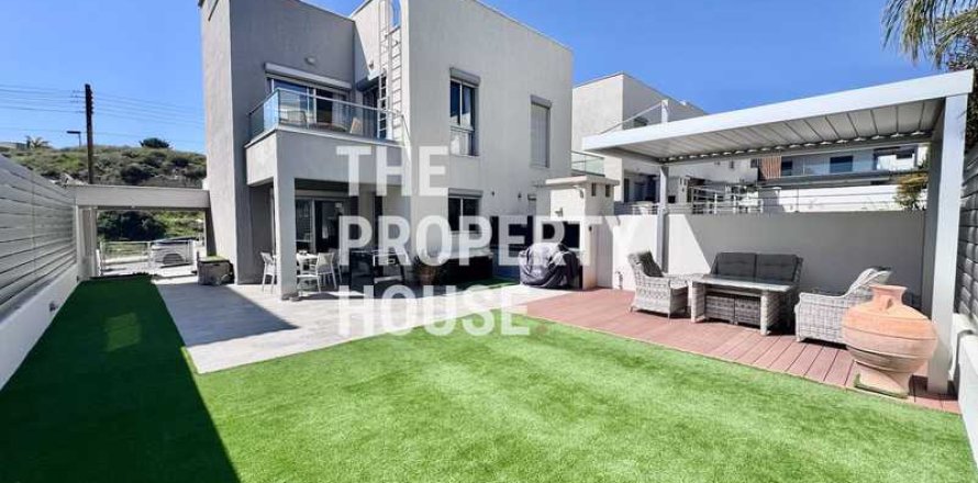 3 bedrooms House in Agios Athanasios, Cyprus No. 83231