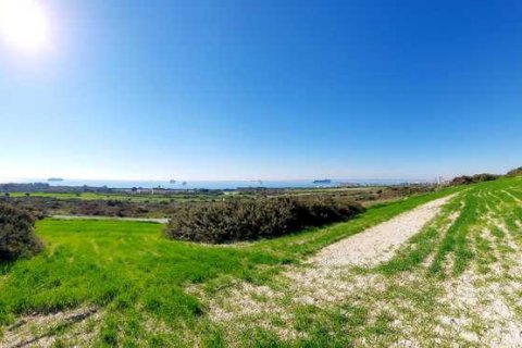 Commercial property en Pyrgos, Cyprus No. 35433 5