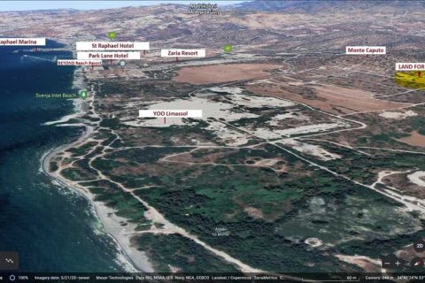 Commercial property en Pyrgos, Cyprus No. 35433 8