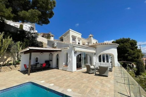 5 bedrooms Villa in Moraira, Spain No. 129091