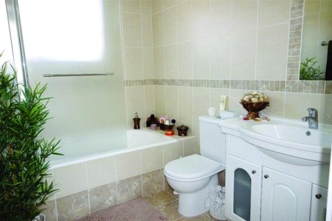 2 bedrooms Villa in Paphos, Cyprus No. 105596 7