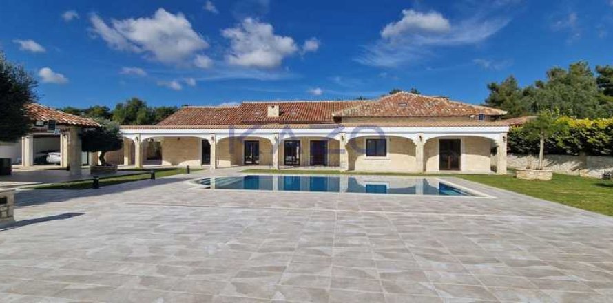 4 bedrooms Villa in Souni–Zanatzia, Cyprus No. 72380