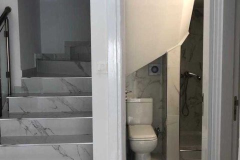 4 bedrooms Villa in Agios Tychonas, Cyprus No. 30627 13