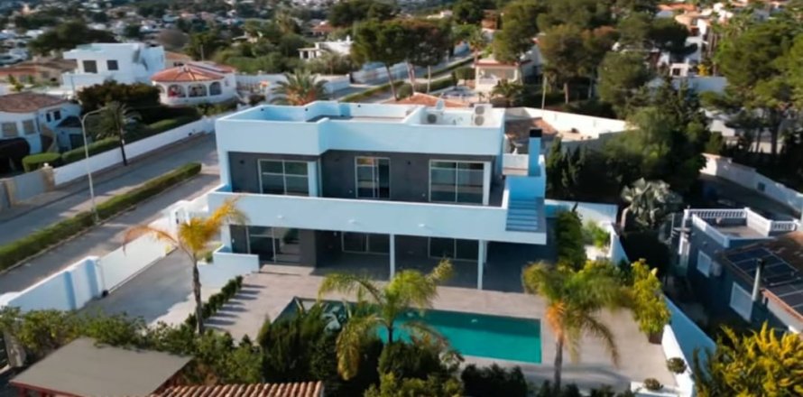 6 bedrooms Villa in Moraira, Spain No. 89959