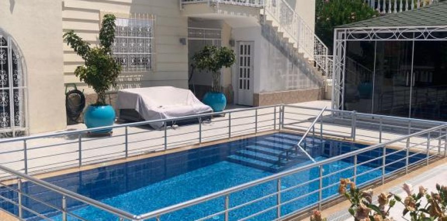 8 habitaciones Villa en Kargicak, Turkey No. 95481