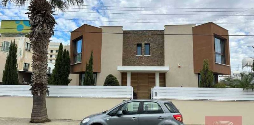 4 bedrooms Villa in Larnaca, Cyprus No. 79639