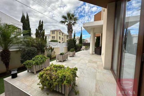 4 bedrooms Villa in Larnaca, Cyprus No. 79639 6
