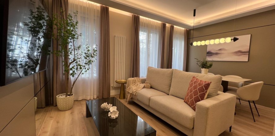 2 bedrooms Apartment in Madrid, Spain No. 124752