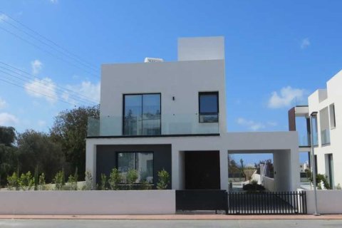 4 bedrooms House in Chloraka, Cyprus No. 73092 1