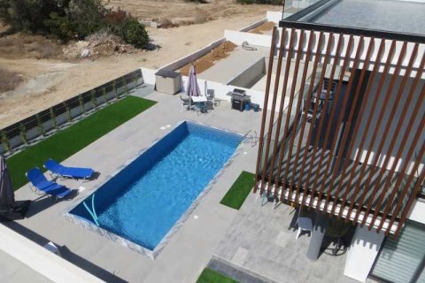 4 bedrooms House in Chloraka, Cyprus No. 73092 3