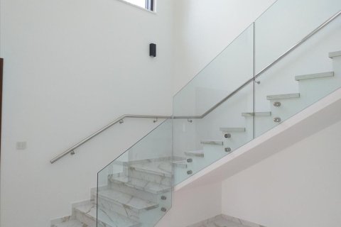 6 bedrooms Villa in Limassol, Cyprus No. 106037 7