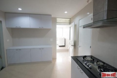 3 bedrooms Apartment in Bangkok, Thailand No. 98129 9