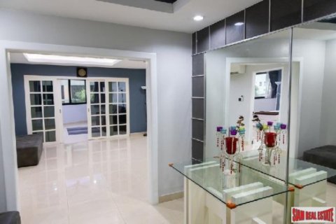 3 bedrooms Apartment in Bangkok, Thailand No. 98129 19