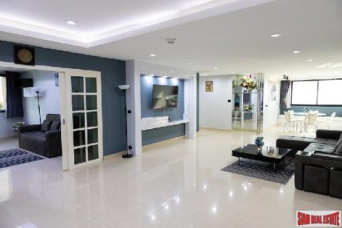 3 bedrooms Apartment in Bangkok, Thailand No. 98129 1
