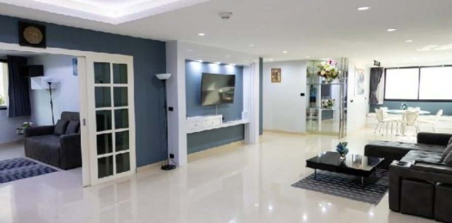 3 bedrooms Apartment in Bangkok, Thailand No. 98129
