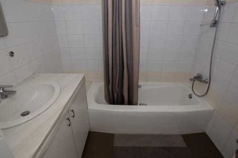 Дом с 4 спальнями в Агландзия, Кипр №29599 9