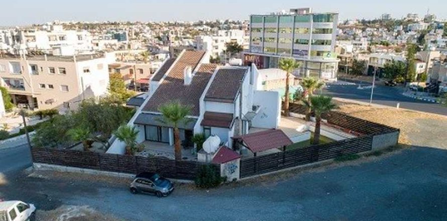 Дом с 4 спальнями в Агландзия, Кипр №29599