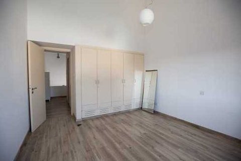 Дом с 4 спальнями в Агландзия, Кипр №29599 6