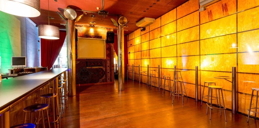 155m² Commercial property en Barcelona, Spain No. 99174