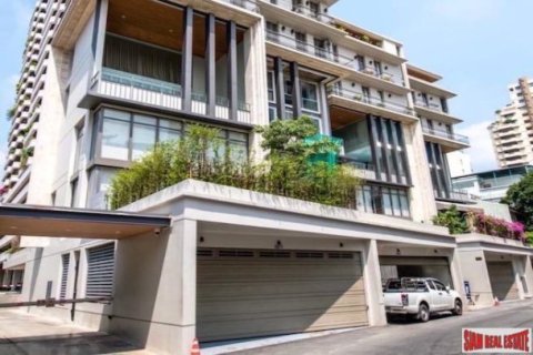 4 bedrooms Townhouse in Bangkok, Thailand No. 96181 1