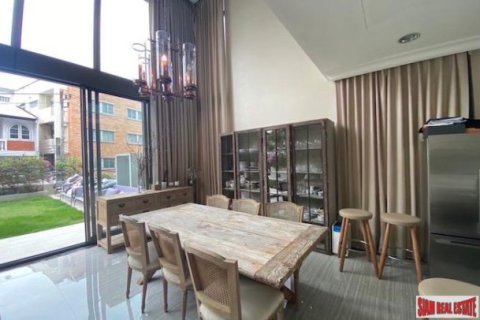4 bedrooms Townhouse in Bangkok, Thailand No. 96181 6