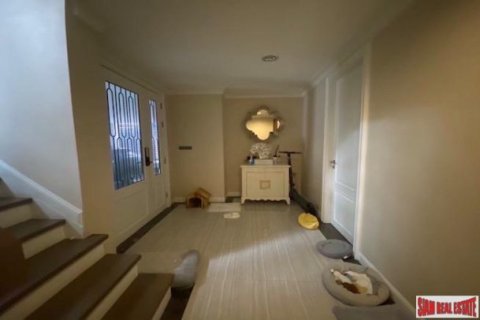 4 bedrooms Townhouse in Bangkok, Thailand No. 96181 11