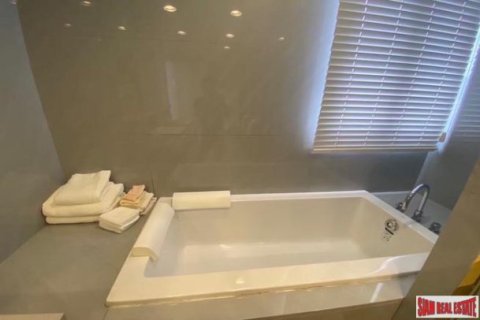 4 bedrooms Townhouse in Bangkok, Thailand No. 96181 9