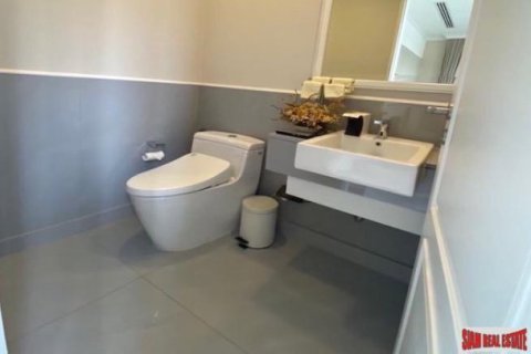 4 bedrooms Townhouse in Bangkok, Thailand No. 96181 7