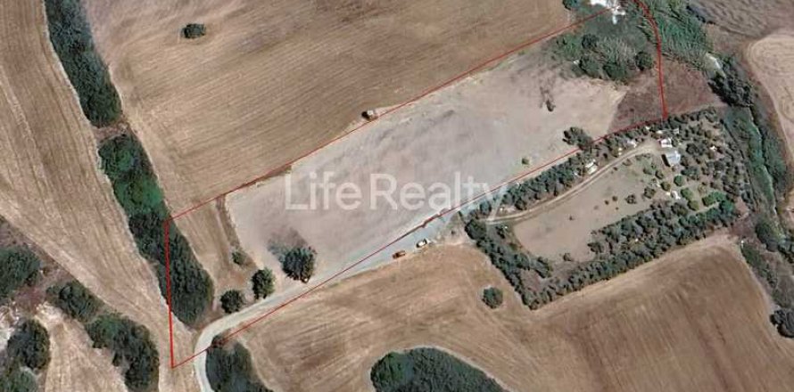 Commercial property in Pyrgos, Cyprus No. 41468