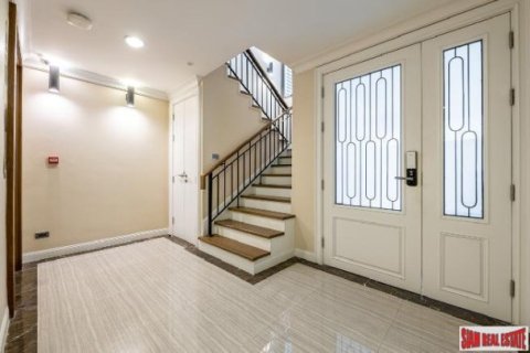 3 bedrooms Villa in Bangkok, Thailand No. 96040 4