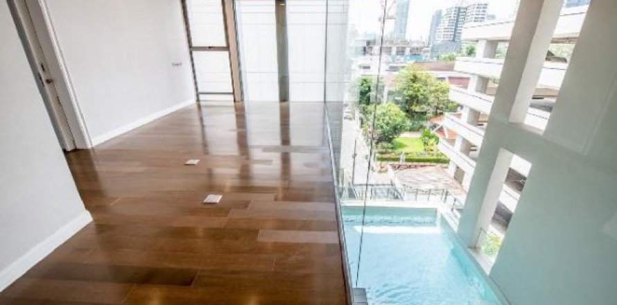 3 bedrooms Villa in Bangkok, Thailand No. 96040