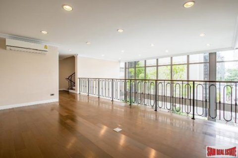 3 bedrooms Villa in Bangkok, Thailand No. 96040 11