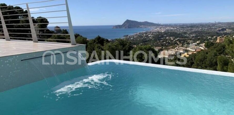 4 bedrooms Villa in Altea, Spain No. 25951