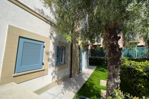 2 bedrooms Apartment in Pyrgos, Cyprus No. 66615 2