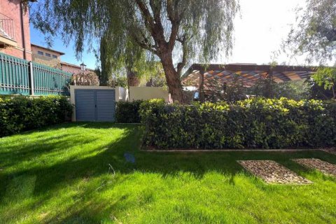 2 bedrooms Apartment in Pyrgos, Cyprus No. 66615 10