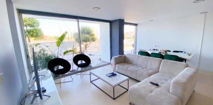 7 bedrooms House in Limassol, Cyprus No. 66142