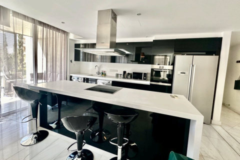 3 bedrooms Apartment in Limassol, Cyprus No. 71952 2