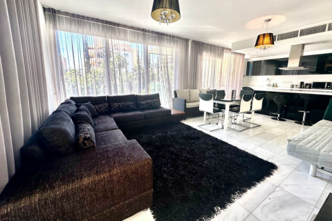 3 bedrooms Apartment in Limassol, Cyprus No. 71952 1