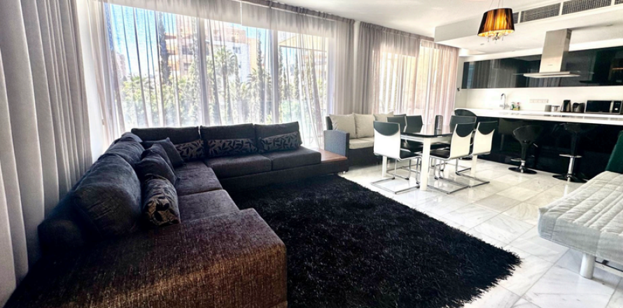 3 bedrooms Apartment in Limassol, Cyprus No. 71952