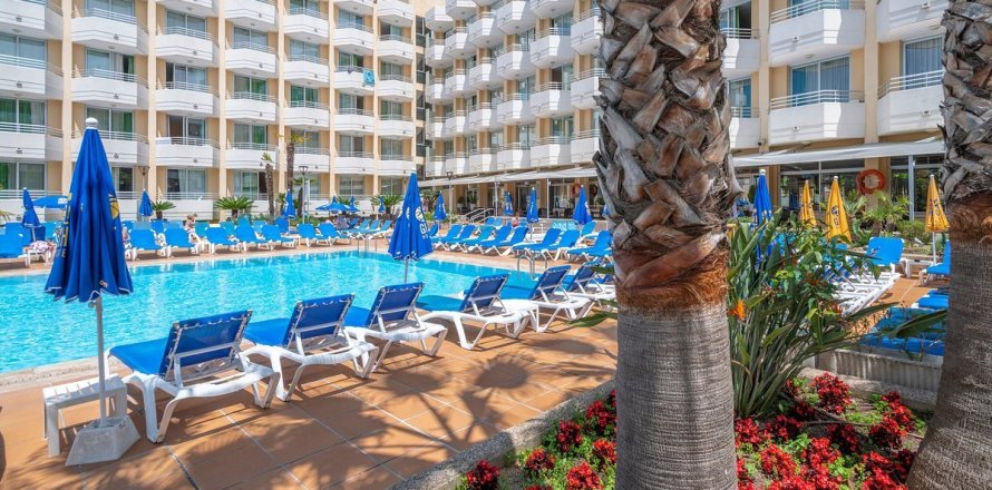 40 dormitorios Commercial property en Tossa de Mar, Spain No. 25810